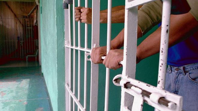 Posponen programa para liberar a presos en Jalisco