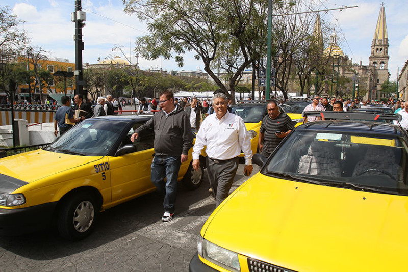 Corrigen: 5 mil taxistas pagaron padrón falso