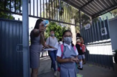 COVID en Jalisco: Pese a ómicron, familias confían en filtros para regreso a clases presenciales