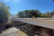 Continúa reconstrucción del puente del río Cuale